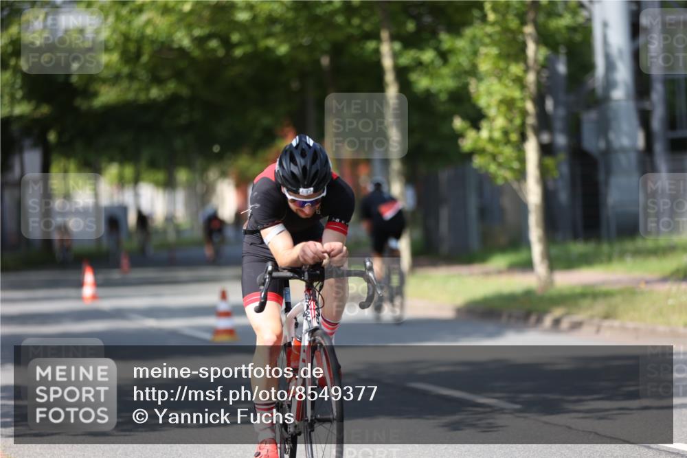 10.08.2025 - GEWOBA Citytriathlon Bremen Yannick Fuchs http://msf.ph/oto/8549377 10.08.2025 12:18:25 Radfahren 579, 584, 637, 678, 680, 759, 763, 781, 855, 914, 919, 973 meine-sportfotos.de