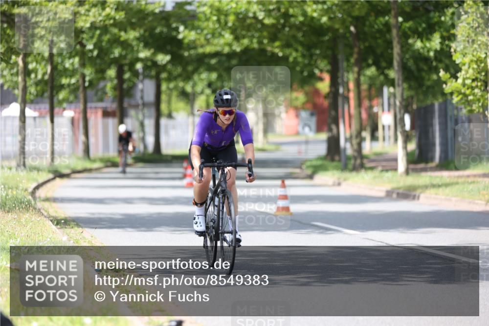 10.08.2025 - GEWOBA Citytriathlon Bremen Yannick Fuchs http://msf.ph/oto/8549383 10.08.2025 13:26:23 Radfahren 918, 948 meine-sportfotos.de
