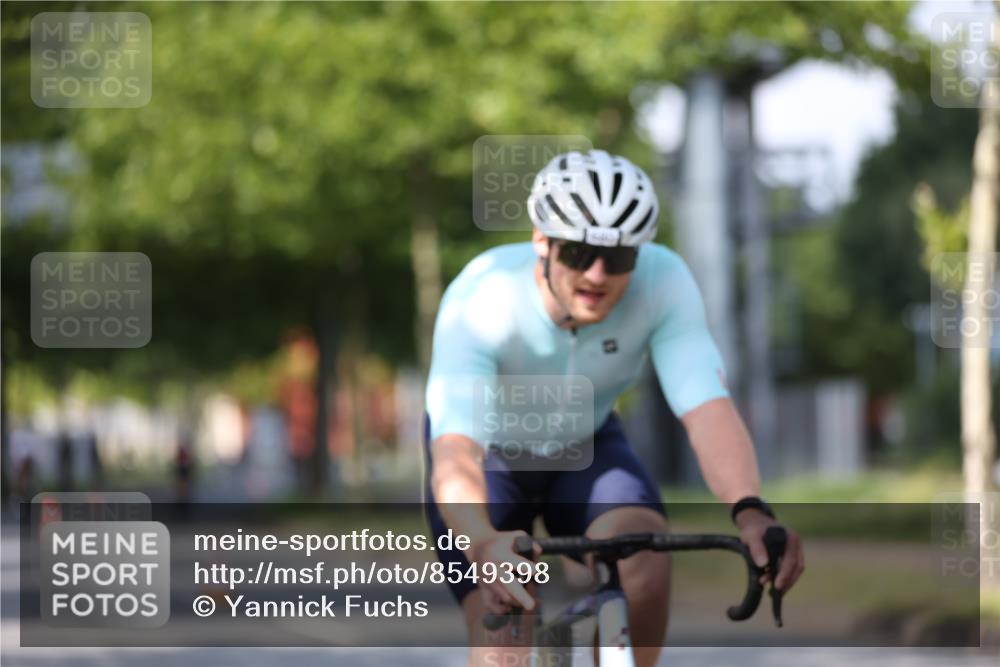 10.08.2025 - GEWOBA Citytriathlon Bremen Yannick Fuchs http://msf.ph/oto/8549398 10.08.2025 12:18:28 Radfahren 584, 637, 678, 680, 759, 763, 781, 855, 914, 919, 973, 1029 meine-sportfotos.de