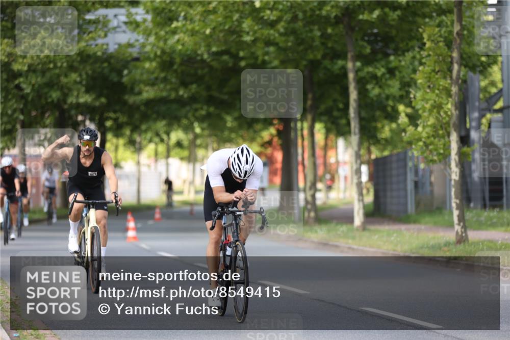 10.08.2025 - GEWOBA Citytriathlon Bremen Yannick Fuchs http://msf.ph/oto/8549415 10.08.2025 12:18:33 Radfahren 584, 637, 642, 652, 678, 680, 759, 763, 781, 855, 919, 973, 1015, 1029 meine-sportfotos.de