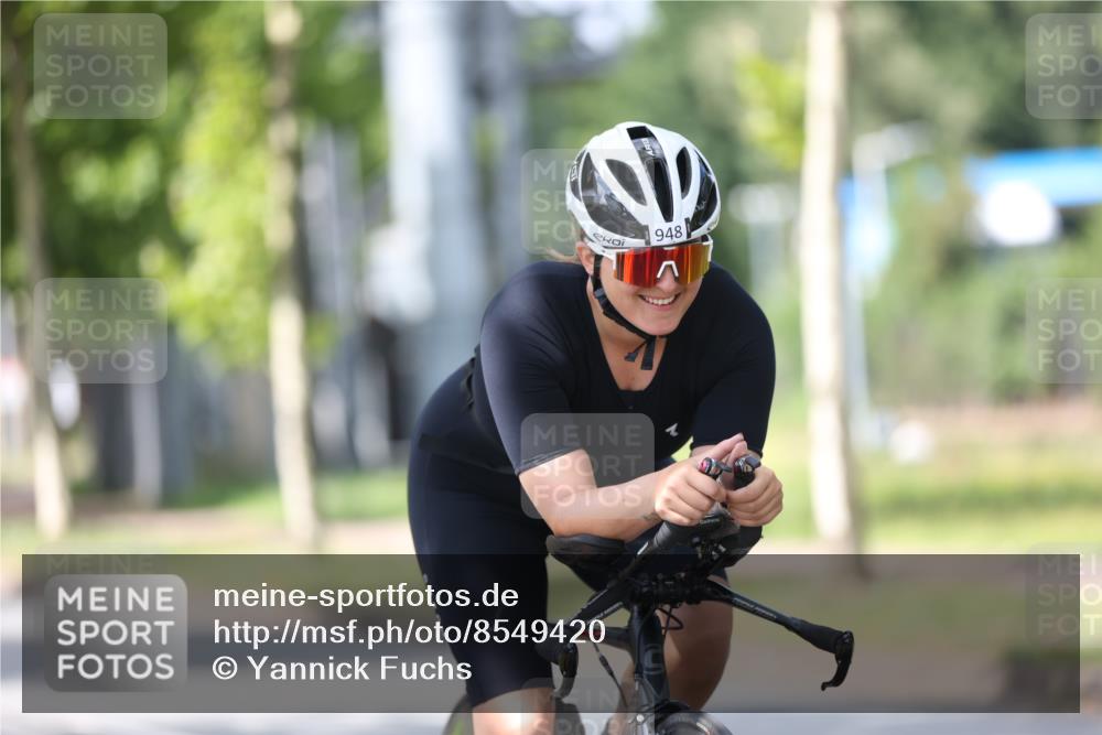 10.08.2025 - GEWOBA Citytriathlon Bremen Yannick Fuchs http://msf.ph/oto/8549420 10.08.2025 13:26:30 Radfahren 918, 948, 962 meine-sportfotos.de