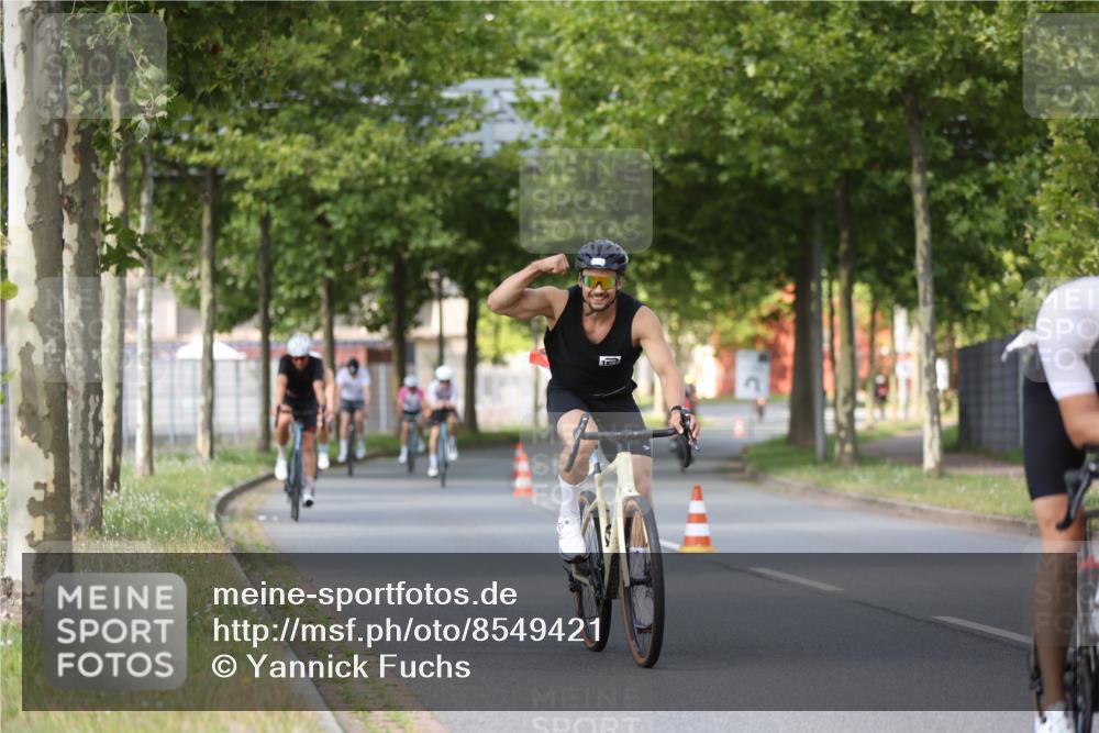 10.08.2025 - GEWOBA Citytriathlon Bremen Yannick Fuchs http://msf.ph/oto/8549421 10.08.2025 12:18:34 Radfahren 584, 637, 642, 652, 678, 680, 759, 763, 781, 855, 919, 973, 1015, 1029 meine-sportfotos.de
