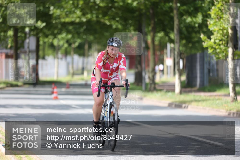 10.08.2025 - GEWOBA Citytriathlon Bremen Yannick Fuchs http://msf.ph/oto/8549427 10.08.2025 13:26:43 Radfahren 809, 962 meine-sportfotos.de