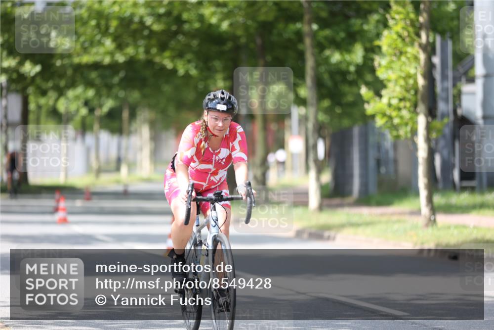 10.08.2025 - GEWOBA Citytriathlon Bremen Yannick Fuchs http://msf.ph/oto/8549428 10.08.2025 13:26:43 Radfahren 809, 962 meine-sportfotos.de
