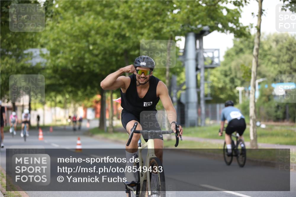 10.08.2025 - GEWOBA Citytriathlon Bremen Yannick Fuchs http://msf.ph/oto/8549433 10.08.2025 12:18:35 Radfahren 584, 637, 642, 652, 678, 680, 759, 763, 781, 855, 919, 973, 1015, 1018, 1029 meine-sportfotos.de