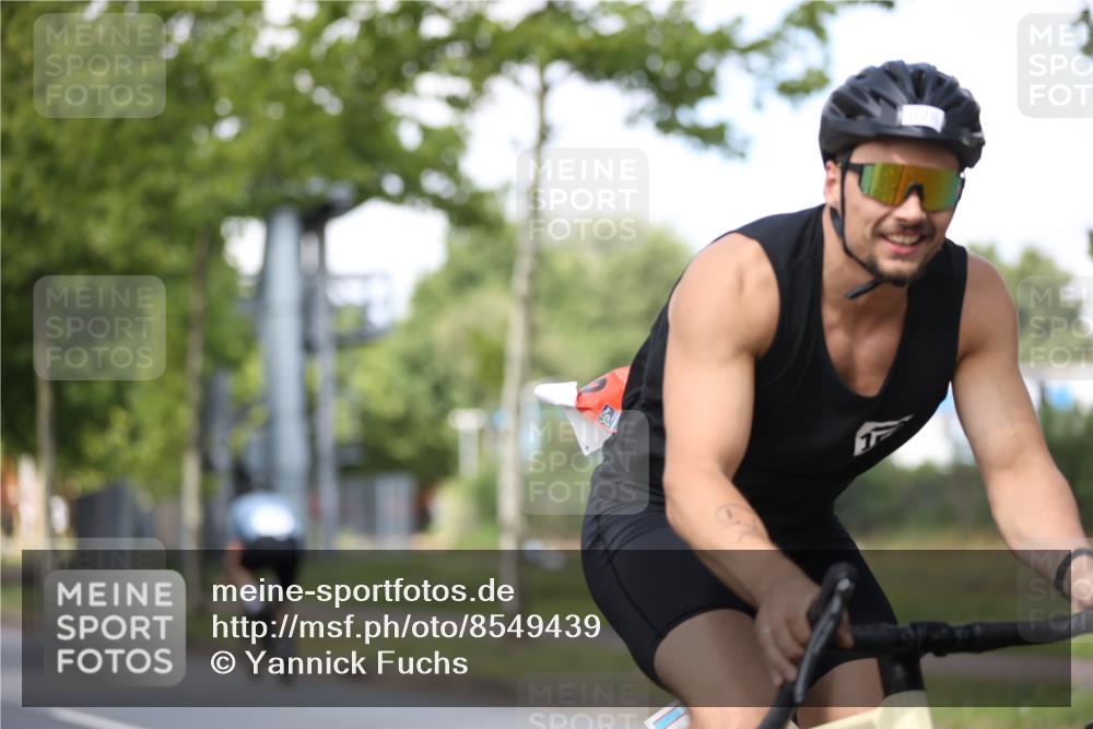 10.08.2025 - GEWOBA Citytriathlon Bremen Yannick Fuchs http://msf.ph/oto/8549439 10.08.2025 12:18:35 Radfahren 584, 637, 642, 652, 678, 680, 759, 763, 781, 855, 919, 973, 1015, 1018, 1029 meine-sportfotos.de