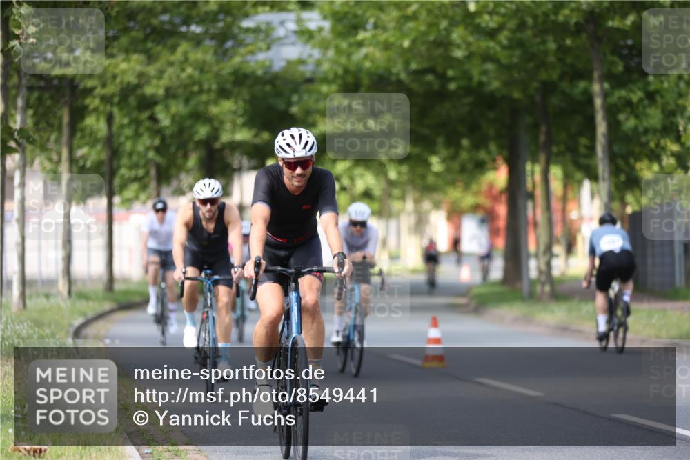 10.08.2025 - GEWOBA Citytriathlon Bremen Yannick Fuchs http://msf.ph/oto/8549441 10.08.2025 12:18:36 Radfahren 584, 637, 642, 652, 678, 680, 759, 763, 781, 855, 919, 973, 1015, 1018, 1029 meine-sportfotos.de