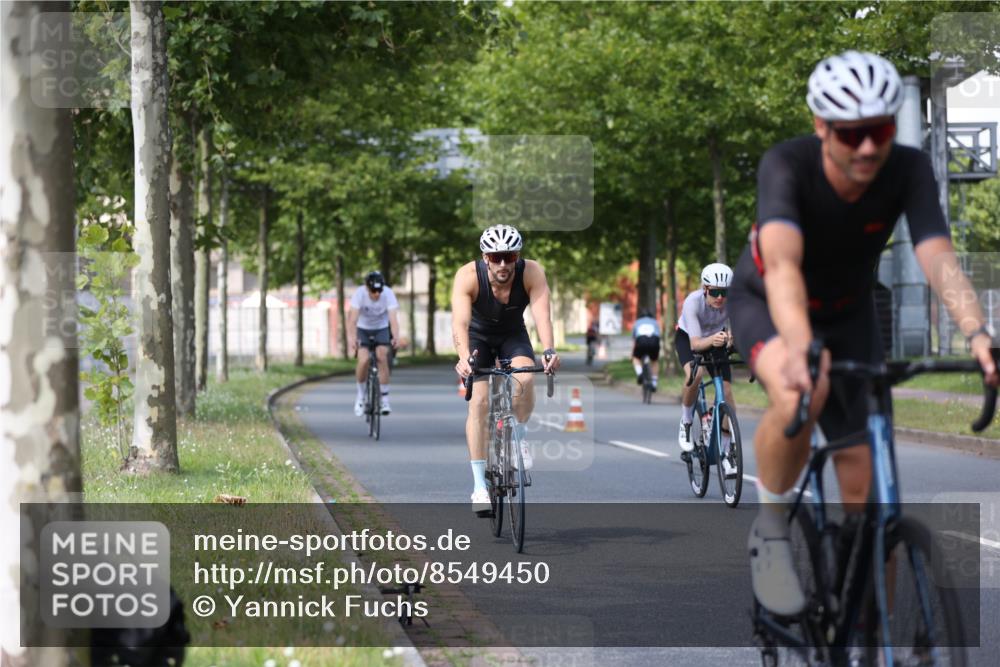 10.08.2025 - GEWOBA Citytriathlon Bremen Yannick Fuchs http://msf.ph/oto/8549450 10.08.2025 12:18:37 Radfahren 584, 637, 642, 652, 678, 680, 759, 763, 781, 855, 919, 1015, 1018, 1029 meine-sportfotos.de