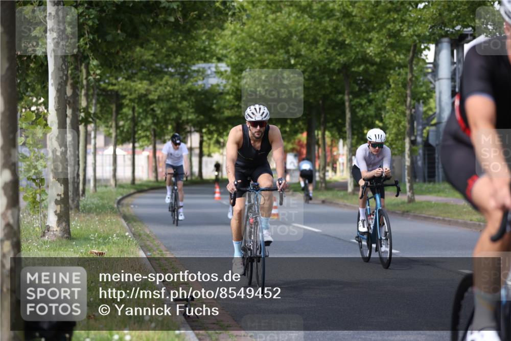 10.08.2025 - GEWOBA Citytriathlon Bremen Yannick Fuchs http://msf.ph/oto/8549452 10.08.2025 12:18:37 Radfahren 584, 637, 642, 652, 678, 680, 759, 763, 781, 855, 919, 1015, 1018, 1029 meine-sportfotos.de