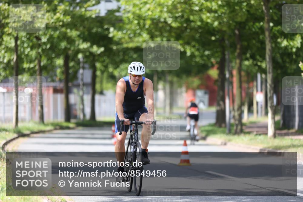 10.08.2025 - GEWOBA Citytriathlon Bremen Yannick Fuchs http://msf.ph/oto/8549456 10.08.2025 13:26:49 Radfahren 809, 962 meine-sportfotos.de