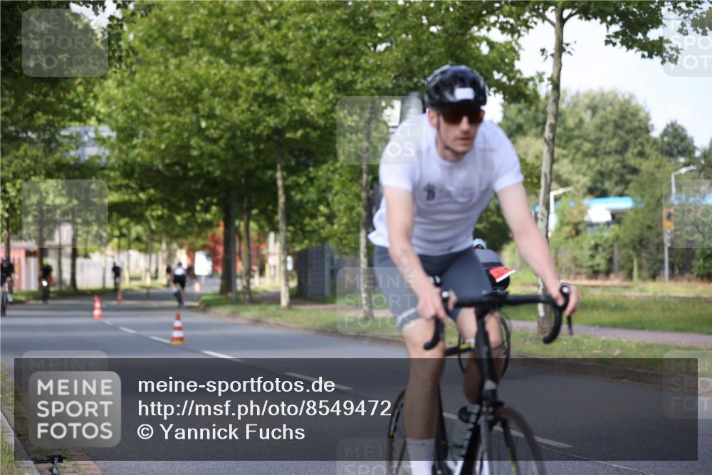 10.08.2025 - GEWOBA Citytriathlon Bremen Yannick Fuchs http://msf.ph/oto/8549472 10.08.2025 12:18:39 Radfahren 584, 637, 642, 652, 678, 680, 759, 781, 789, 790, 855, 919, 1015, 1018, 1029 meine-sportfotos.de