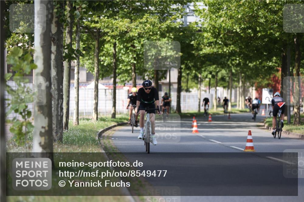 10.08.2025 - GEWOBA Citytriathlon Bremen Yannick Fuchs http://msf.ph/oto/8549477 10.08.2025 12:18:42 Radfahren 584, 642, 652, 678, 680, 759, 781, 789, 790, 825, 855, 919, 1015, 1018, 1029 meine-sportfotos.de
