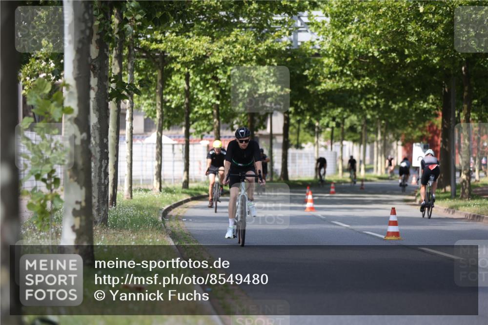 10.08.2025 - GEWOBA Citytriathlon Bremen Yannick Fuchs http://msf.ph/oto/8549480 10.08.2025 12:18:42 Radfahren 584, 642, 652, 678, 680, 759, 781, 789, 790, 825, 855, 919, 1015, 1018, 1029 meine-sportfotos.de