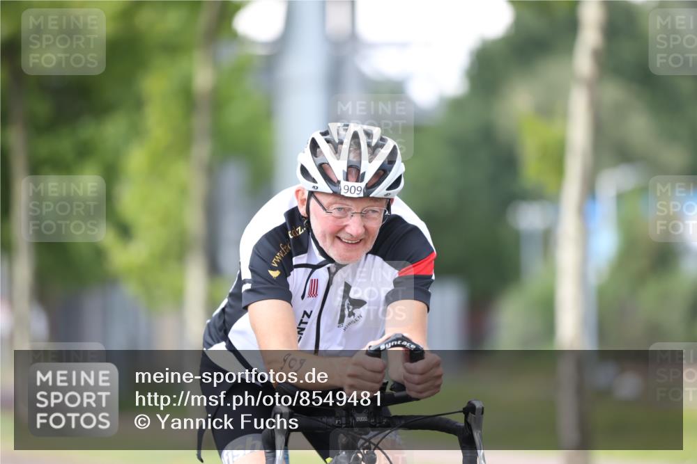 10.08.2025 - GEWOBA Citytriathlon Bremen Yannick Fuchs http://msf.ph/oto/8549481 10.08.2025 13:27:31 Radfahren 909 meine-sportfotos.de