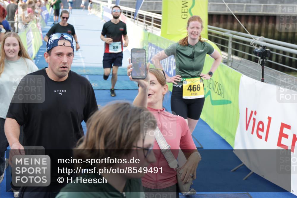 10.08.2025 - GEWOBA Citytriathlon Bremen H.Heesch http://msf.ph/oto/8549491 10.08.2025 11:37:58 Ziel 89, 141, 237, 453, 466 meine-sportfotos.de