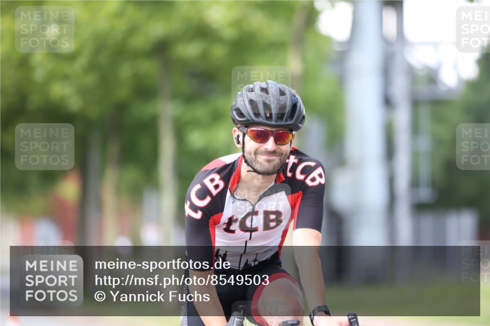 10.08.2025 - GEWOBA Citytriathlon Bremen Yannick Fuchs http://msf.ph/oto/8549503 10.08.2025 13:27:36 Radfahren 909, 958 meine-sportfotos.de