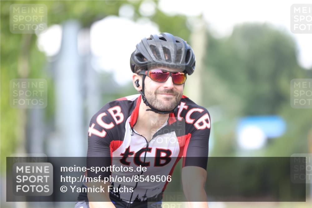 10.08.2025 - GEWOBA Citytriathlon Bremen Yannick Fuchs http://msf.ph/oto/8549506 10.08.2025 13:27:37 Radfahren 909, 958 meine-sportfotos.de
