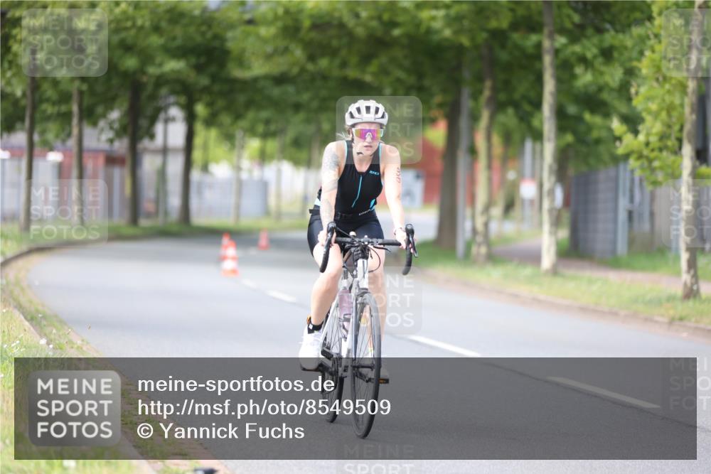 10.08.2025 - GEWOBA Citytriathlon Bremen Yannick Fuchs http://msf.ph/oto/8549509 10.08.2025 13:27:49 Radfahren 941, 958 meine-sportfotos.de