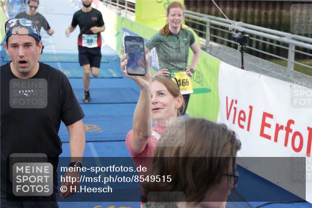 10.08.2025 - GEWOBA Citytriathlon Bremen H.Heesch http://msf.ph/oto/8549515 10.08.2025 11:37:58 Ziel 89, 141, 237, 453, 466 meine-sportfotos.de