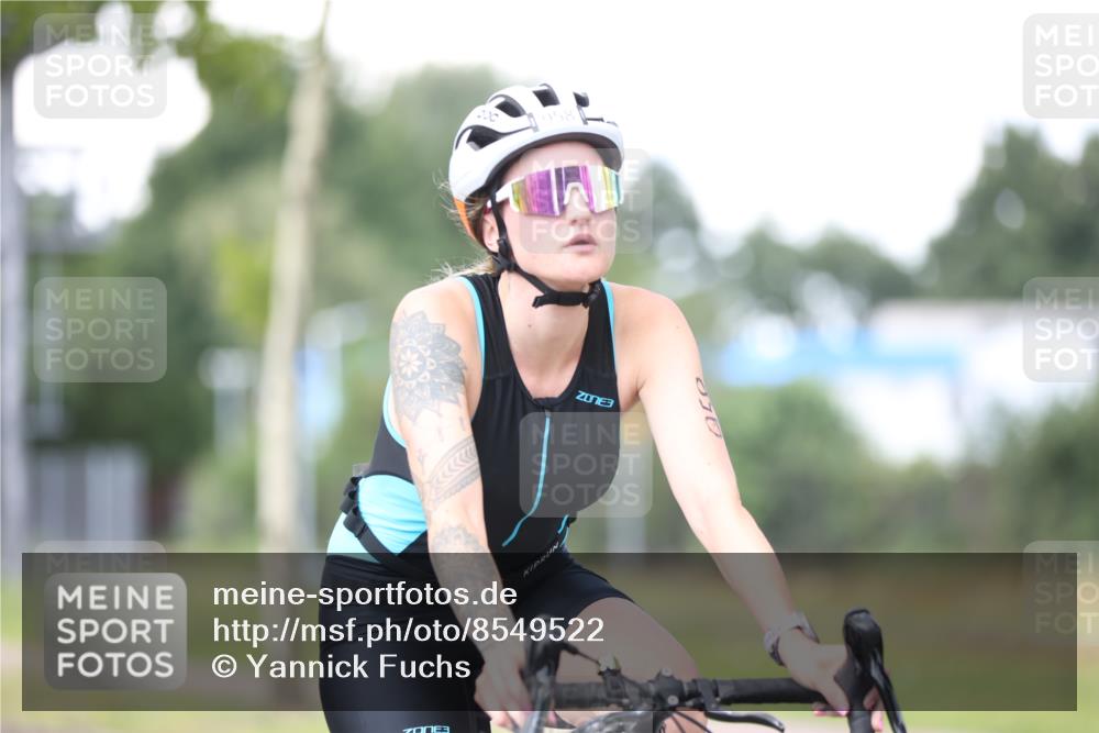 10.08.2025 - GEWOBA Citytriathlon Bremen Yannick Fuchs http://msf.ph/oto/8549522 10.08.2025 13:27:50 Radfahren 941, 958 meine-sportfotos.de