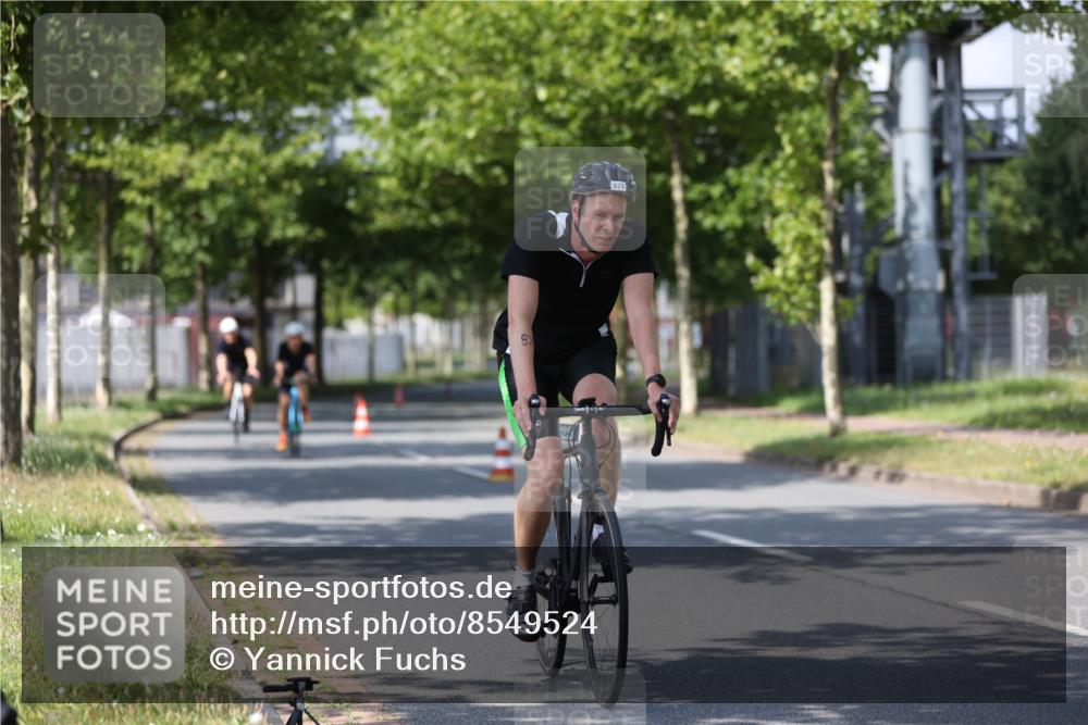 10.08.2025 - GEWOBA Citytriathlon Bremen Yannick Fuchs http://msf.ph/oto/8549524 10.08.2025 12:18:55 Radfahren 556, 789, 790, 825, 853, 978, 982, 1018 meine-sportfotos.de