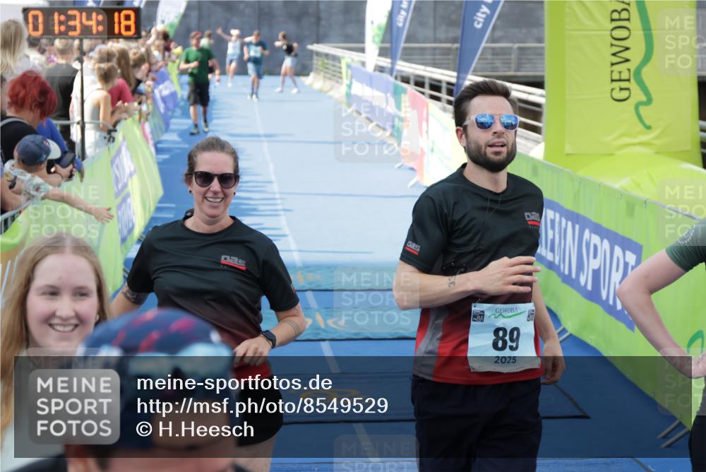 10.08.2025 - GEWOBA Citytriathlon Bremen H.Heesch http://msf.ph/oto/8549529 10.08.2025 11:37:59 Ziel 89, 141, 237, 453, 466 meine-sportfotos.de