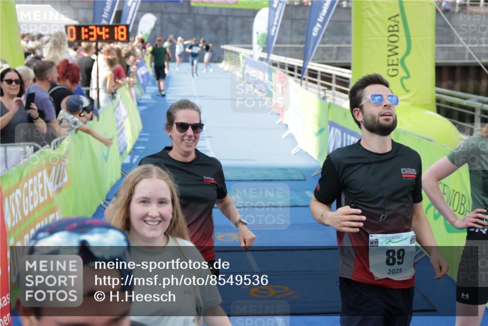 10.08.2025 - GEWOBA Citytriathlon Bremen H.Heesch http://msf.ph/oto/8549536 10.08.2025 11:38:00 Ziel 89, 141, 237, 453 meine-sportfotos.de