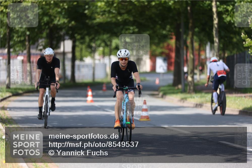 10.08.2025 - GEWOBA Citytriathlon Bremen Yannick Fuchs http://msf.ph/oto/8549537 10.08.2025 12:18:57 Radfahren 556, 789, 790, 825, 853, 978, 982, 1018 meine-sportfotos.de