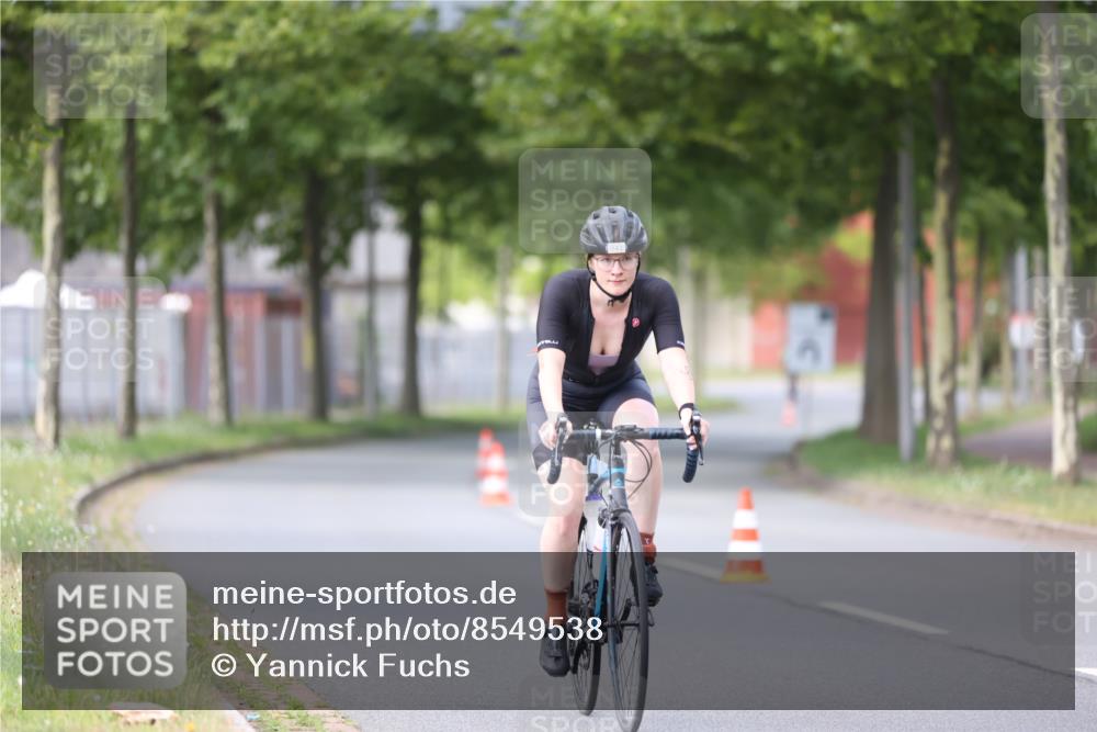 10.08.2025 - GEWOBA Citytriathlon Bremen Yannick Fuchs http://msf.ph/oto/8549538 10.08.2025 13:28:02 Radfahren 746, 941 meine-sportfotos.de
