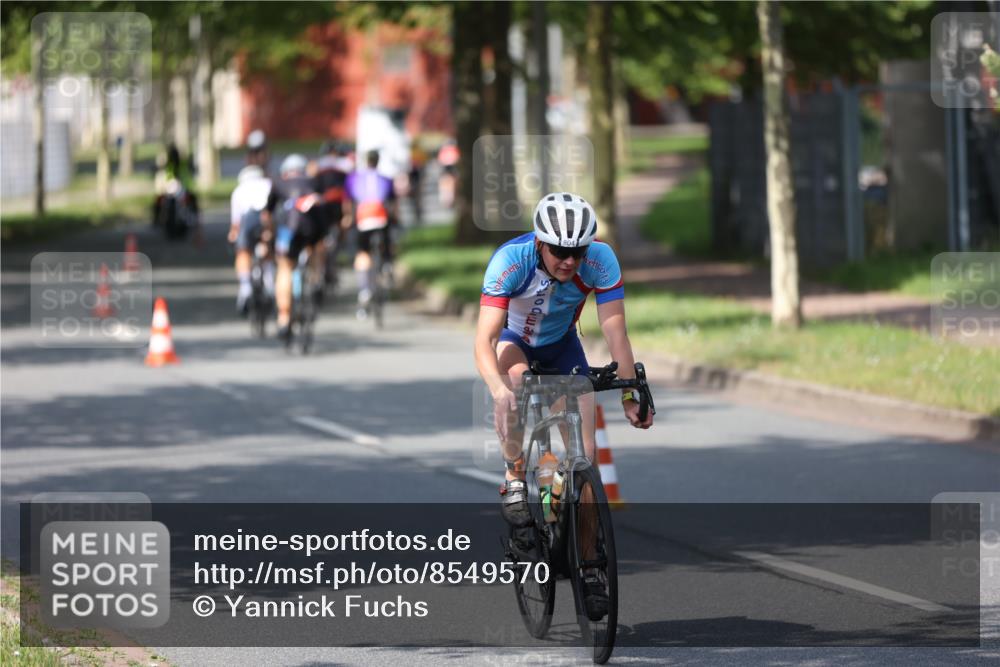 10.08.2025 - GEWOBA Citytriathlon Bremen Yannick Fuchs http://msf.ph/oto/8549570 10.08.2025 12:19:19 Radfahren 709, 750, 762, 804, 872, 1033 meine-sportfotos.de
