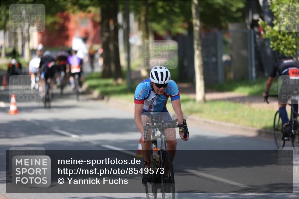 10.08.2025 - GEWOBA Citytriathlon Bremen Yannick Fuchs http://msf.ph/oto/8549573 10.08.2025 12:19:19 Radfahren 709, 750, 762, 804, 872, 1033 meine-sportfotos.de