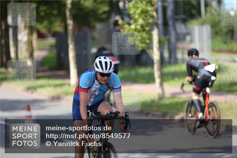 10.08.2025 - GEWOBA Citytriathlon Bremen Yannick Fuchs http://msf.ph/oto/8549577 10.08.2025 12:19:20 Radfahren 709, 750, 762, 804, 872, 1033 meine-sportfotos.de