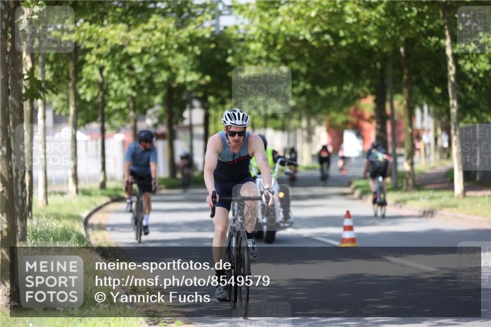 10.08.2025 - GEWOBA Citytriathlon Bremen Yannick Fuchs http://msf.ph/oto/8549579 10.08.2025 12:19:25 Radfahren 709, 750, 762, 804, 872, 1033 meine-sportfotos.de