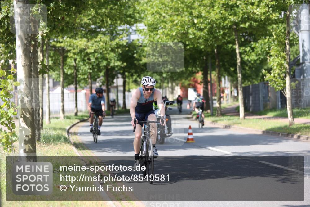 10.08.2025 - GEWOBA Citytriathlon Bremen Yannick Fuchs http://msf.ph/oto/8549581 10.08.2025 12:19:25 Radfahren 709, 750, 762, 804, 872, 1033 meine-sportfotos.de