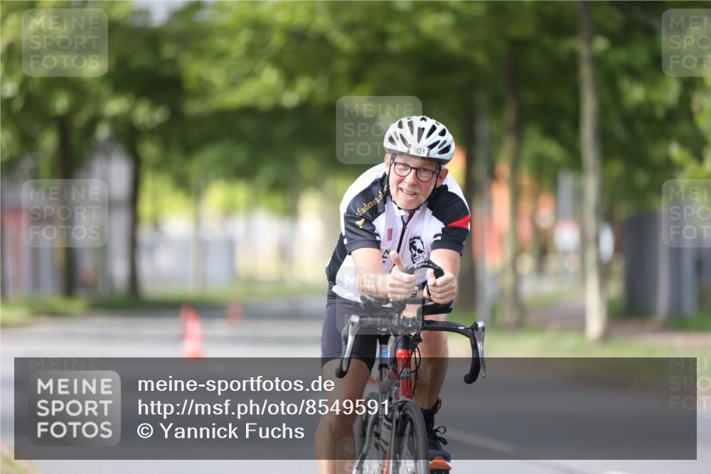 10.08.2025 - GEWOBA Citytriathlon Bremen Yannick Fuchs http://msf.ph/oto/8549591 10.08.2025 13:28:23 Radfahren 746, 903 meine-sportfotos.de