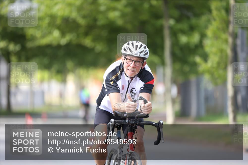 10.08.2025 - GEWOBA Citytriathlon Bremen Yannick Fuchs http://msf.ph/oto/8549593 10.08.2025 13:28:23 Radfahren 746, 903 meine-sportfotos.de