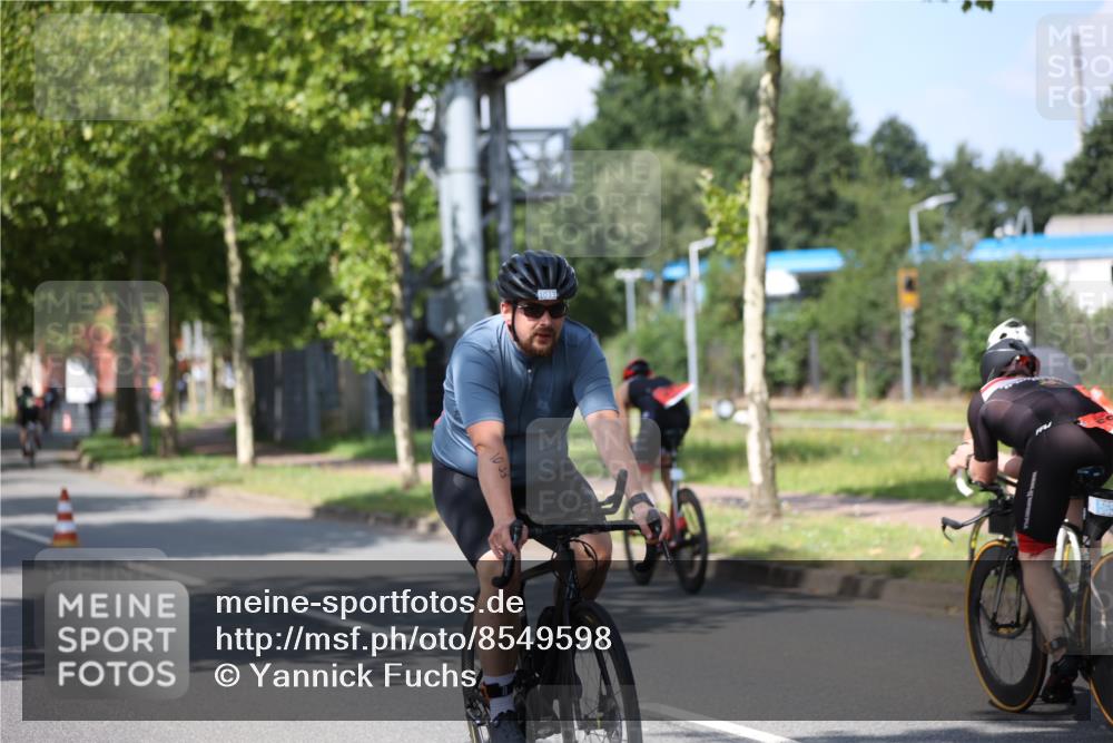 10.08.2025 - GEWOBA Citytriathlon Bremen Yannick Fuchs http://msf.ph/oto/8549598 10.08.2025 12:19:27 Radfahren 749, 750, 762, 804, 872, 1033 meine-sportfotos.de