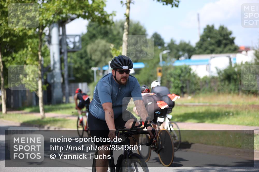 10.08.2025 - GEWOBA Citytriathlon Bremen Yannick Fuchs http://msf.ph/oto/8549601 10.08.2025 12:19:28 Radfahren 749, 750, 762, 804, 872, 1033 meine-sportfotos.de