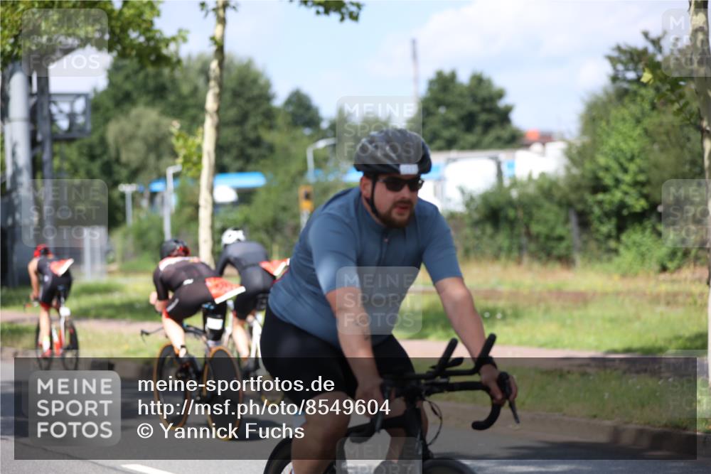 10.08.2025 - GEWOBA Citytriathlon Bremen Yannick Fuchs http://msf.ph/oto/8549604 10.08.2025 12:19:28 Radfahren 749, 750, 762, 804, 872, 1033 meine-sportfotos.de