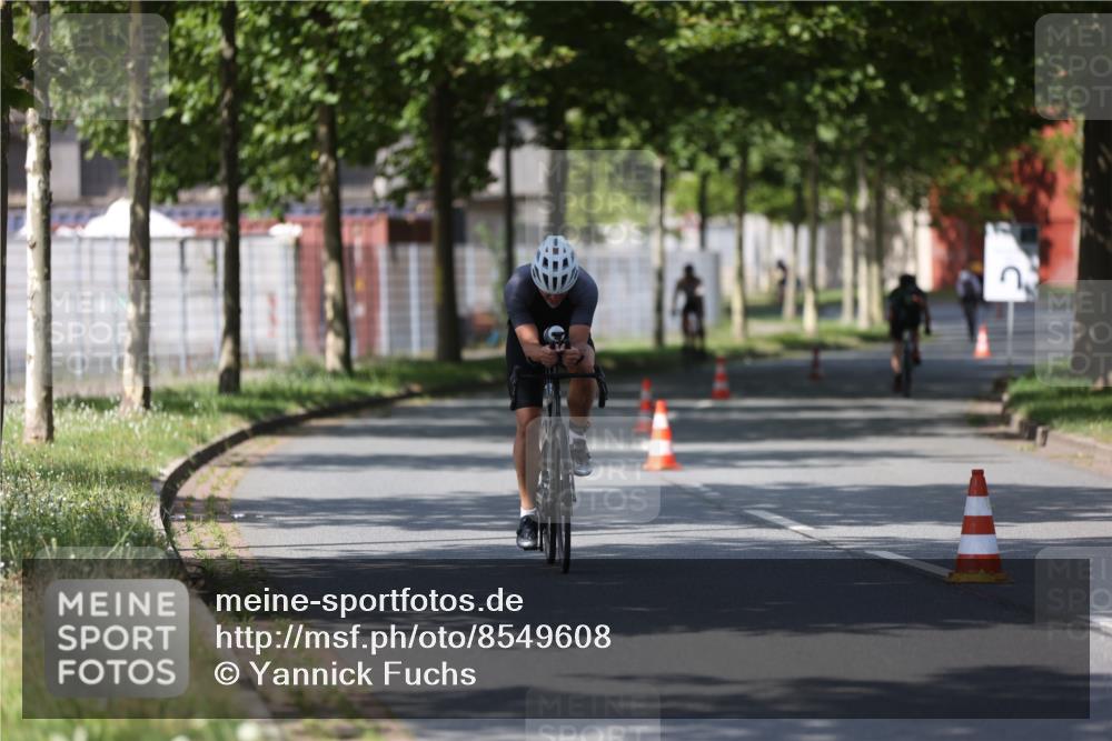10.08.2025 - GEWOBA Citytriathlon Bremen Yannick Fuchs http://msf.ph/oto/8549608 10.08.2025 12:19:29 Radfahren 749, 762, 804, 872, 1033 meine-sportfotos.de