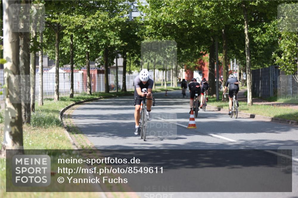 10.08.2025 - GEWOBA Citytriathlon Bremen Yannick Fuchs http://msf.ph/oto/8549611 10.08.2025 12:19:30 Radfahren 749, 762, 804, 872, 1033 meine-sportfotos.de