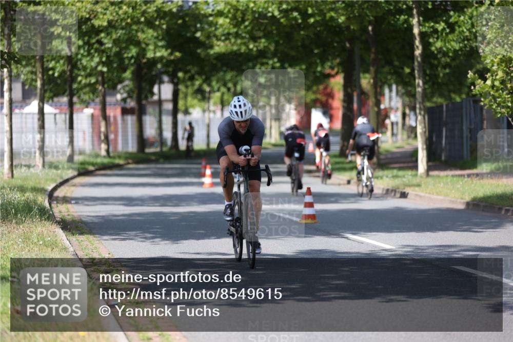 10.08.2025 - GEWOBA Citytriathlon Bremen Yannick Fuchs http://msf.ph/oto/8549615 10.08.2025 12:19:30 Radfahren 749, 762, 804, 872, 1033 meine-sportfotos.de