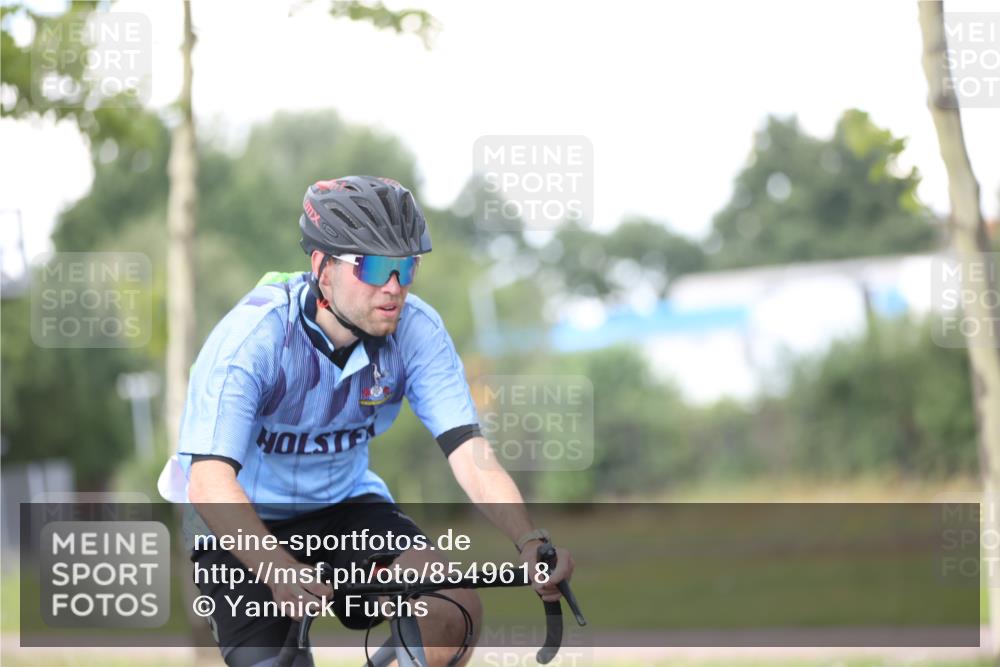 10.08.2025 - GEWOBA Citytriathlon Bremen Yannick Fuchs http://msf.ph/oto/8549618 10.08.2025 13:29:19 Radfahren 638, 980, 1032 meine-sportfotos.de