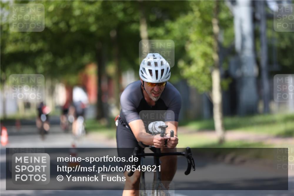 10.08.2025 - GEWOBA Citytriathlon Bremen Yannick Fuchs http://msf.ph/oto/8549621 10.08.2025 12:19:31 Radfahren 554, 749, 762, 804, 872, 1033 meine-sportfotos.de