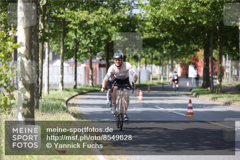 10.08.2025 - GEWOBA Citytriathlon Bremen Yannick Fuchs http://msf.ph/oto/8549628 10.08.2025 12:19:38 Radfahren 554, 719, 749, 872, 1033 meine-sportfotos.de