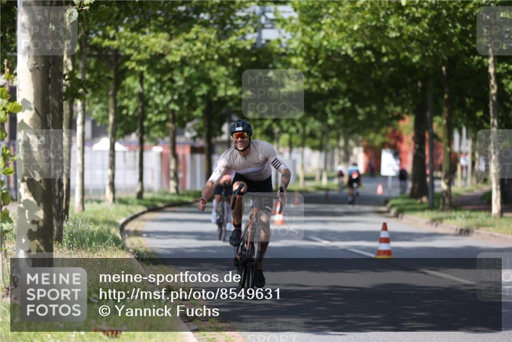 10.08.2025 - GEWOBA Citytriathlon Bremen Yannick Fuchs http://msf.ph/oto/8549631 10.08.2025 12:19:38 Radfahren 554, 719, 749, 872, 1033 meine-sportfotos.de