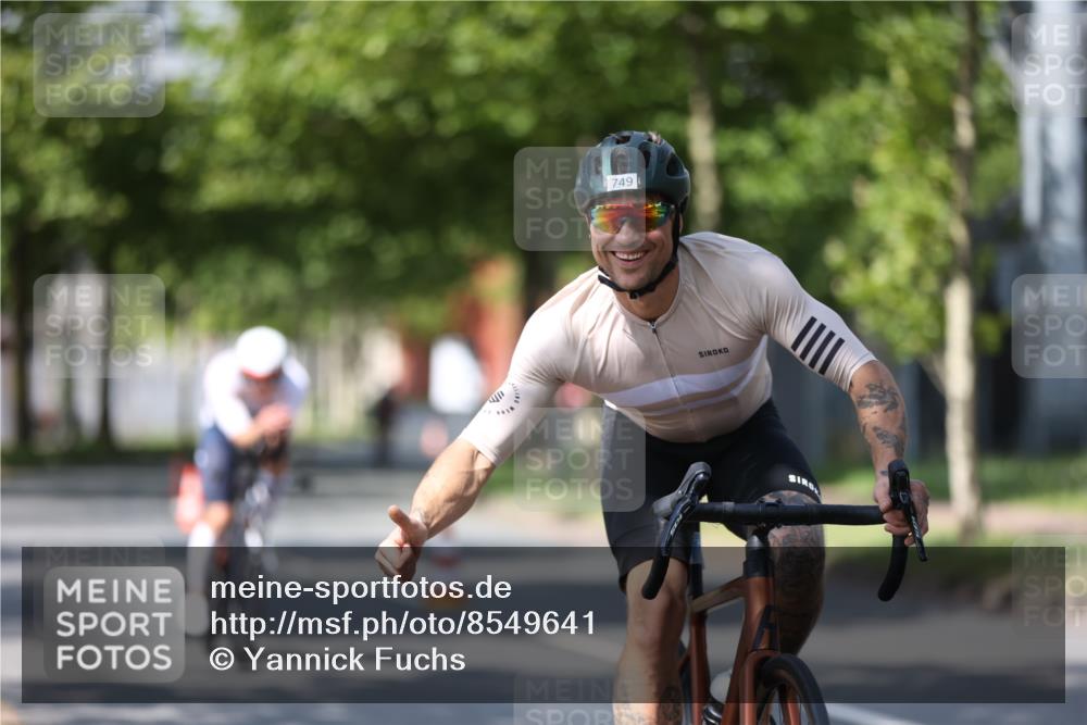 10.08.2025 - GEWOBA Citytriathlon Bremen Yannick Fuchs http://msf.ph/oto/8549641 10.08.2025 12:19:39 Radfahren 554, 719, 749, 872, 1033 meine-sportfotos.de