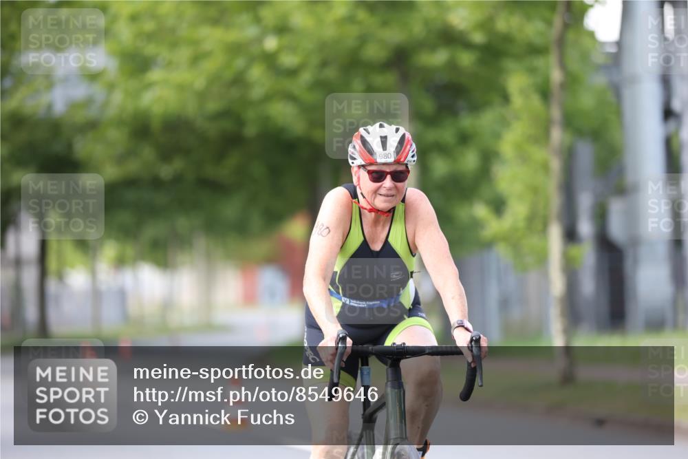 10.08.2025 - GEWOBA Citytriathlon Bremen Yannick Fuchs http://msf.ph/oto/8549646 10.08.2025 13:29:35 Radfahren 980, 1032 meine-sportfotos.de