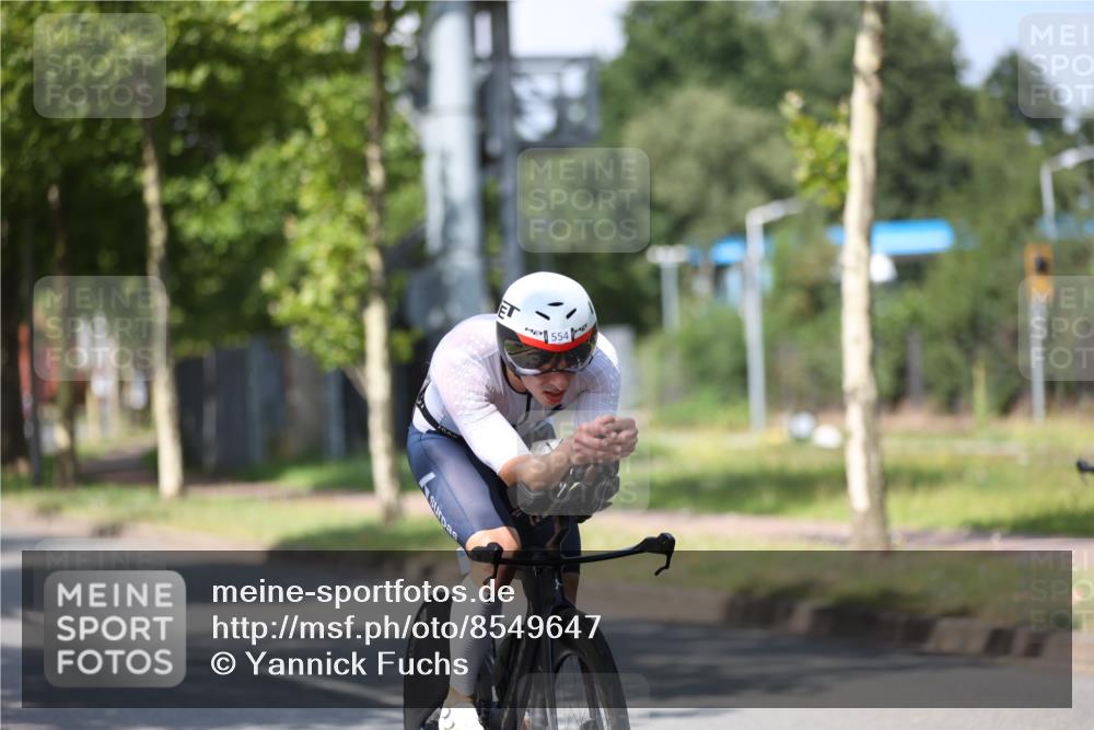 10.08.2025 - GEWOBA Citytriathlon Bremen Yannick Fuchs http://msf.ph/oto/8549647 10.08.2025 12:19:40 Radfahren 554, 719, 749, 872 meine-sportfotos.de