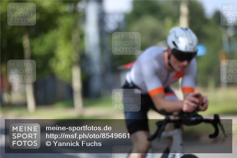10.08.2025 - GEWOBA Citytriathlon Bremen Yannick Fuchs http://msf.ph/oto/8549661 10.08.2025 12:19:48 Radfahren 554, 719, 739, 749, 764, 841 meine-sportfotos.de